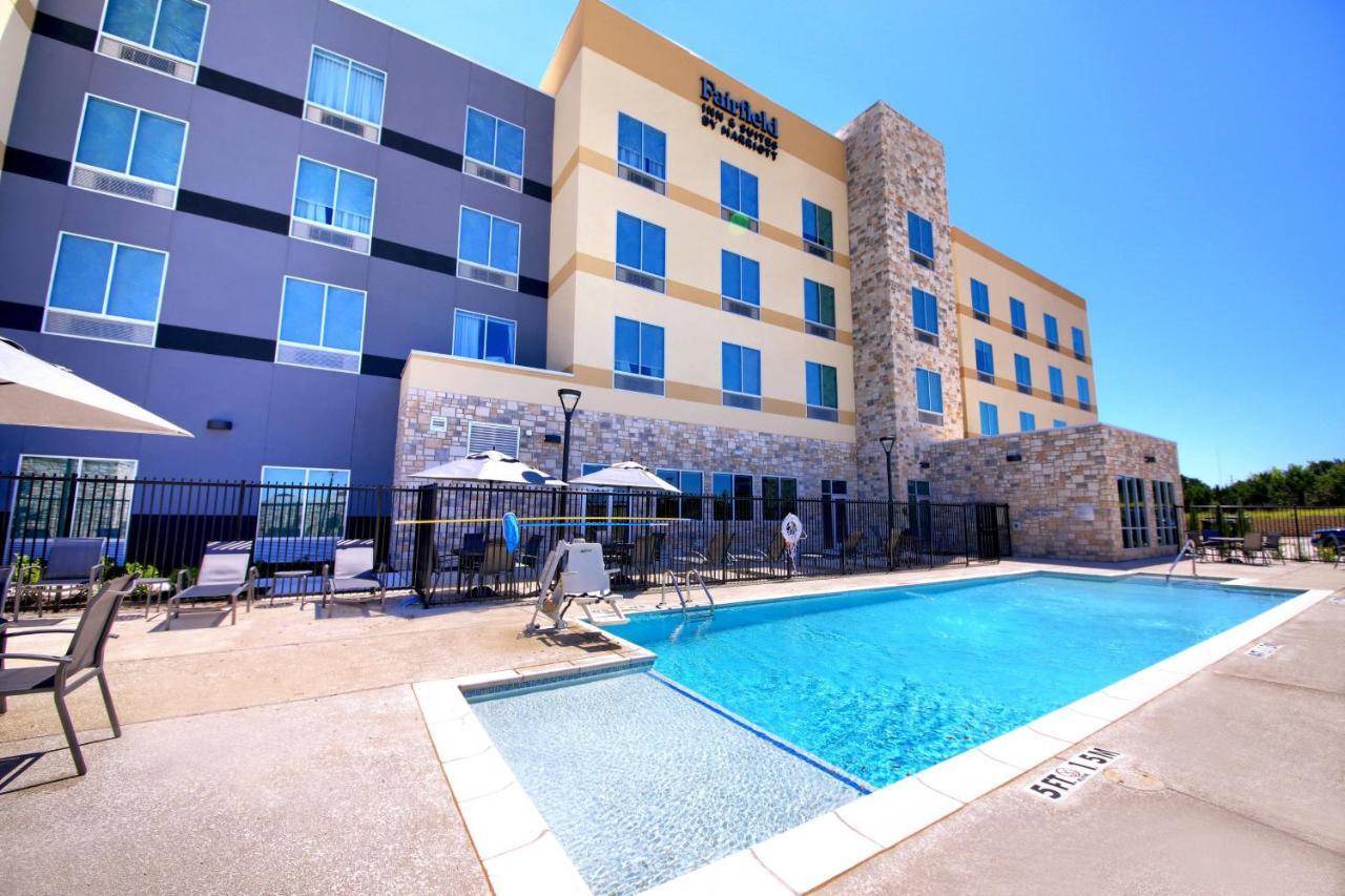 Fairfield Inn & Suites By Marriott Dallas Cedar Hill Exterior photo